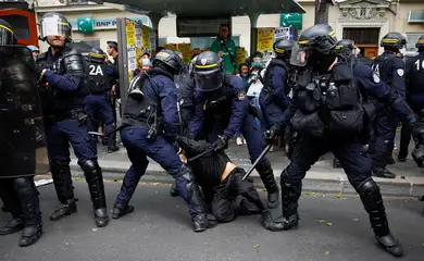 Riot police gather around a demonstrator who is being held on the ground during the traditional May Day labour union march in Paris, France, May 1, 2024. REUTERS/Sarah Meyssonnier