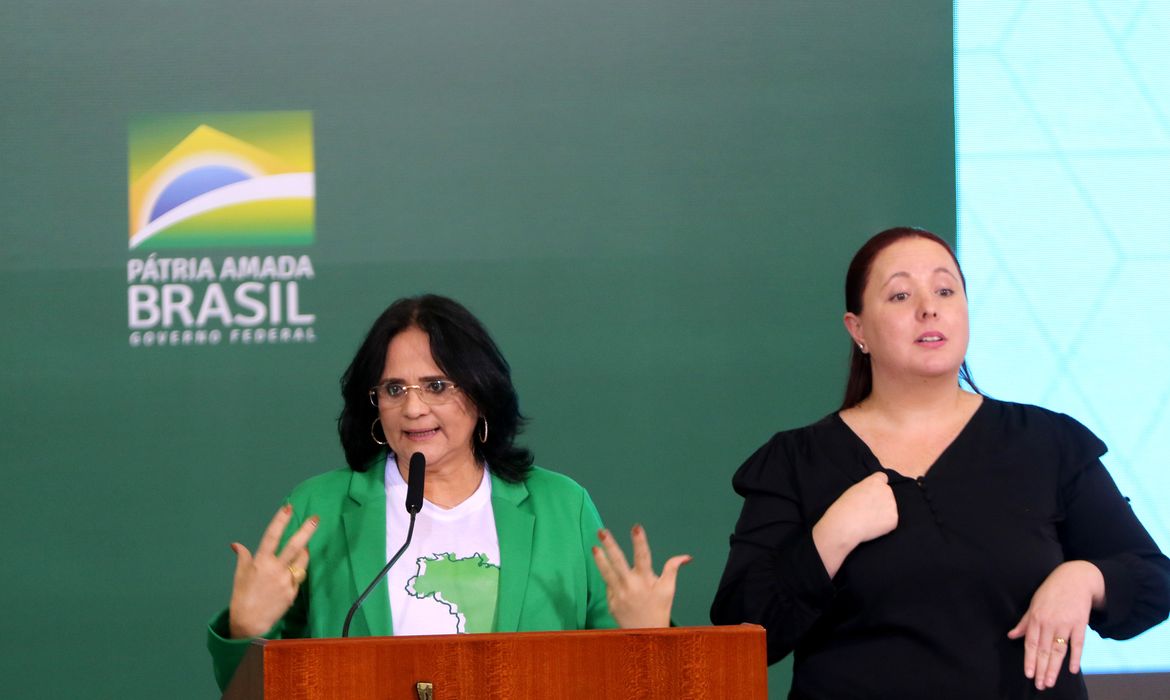 A  ministra da Mulher, da Família e dos Direitos Humanos, Damares Alves,  participa do lançamento da  Agenda Brasil Para Todos.