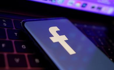 O regulador de privacidade de dados da Irlanda impôs uma multa de 265 milhões de euros ao Facebook nesta segunda-feira (28)