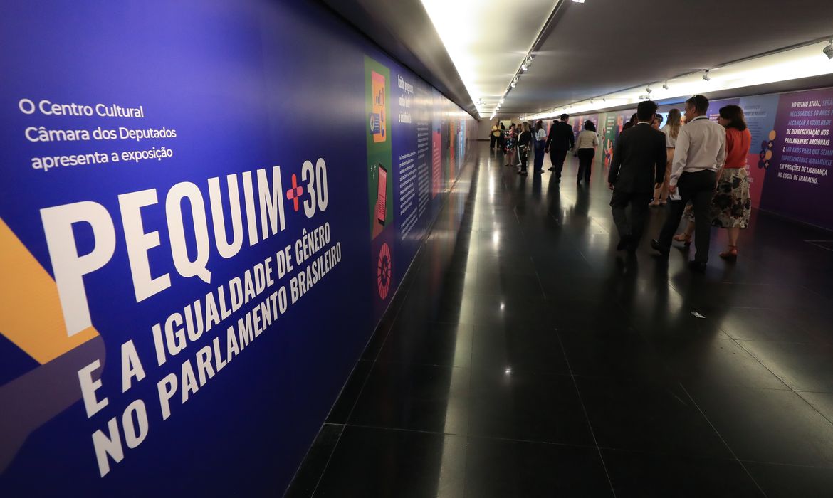 Brasília (DF),18/02/2025  -  Exposição Pequim+30 e a Igualdade de Gênero no Legislativo Brasileiro, no corredor das exposições da Câmara dos Deputados.. Foto: Lula Marques/Agência Brasil