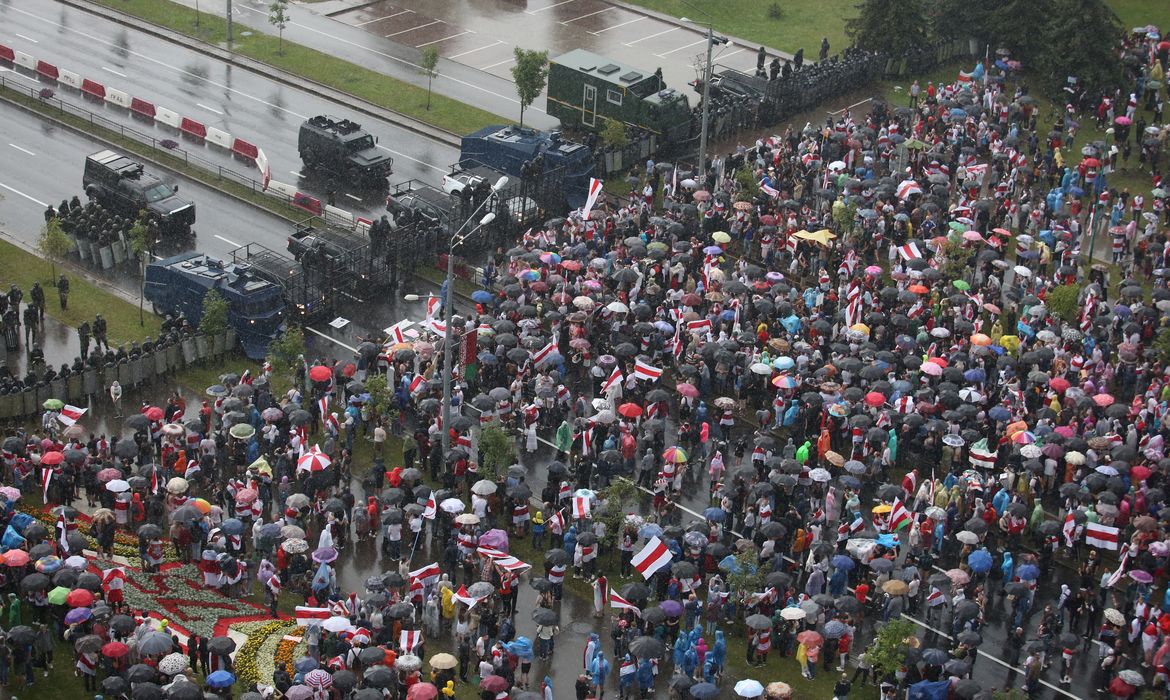 Manifestação de oposição para protestar contra os resultados das eleições presidenciais em Minsk