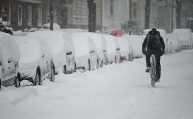 Tempestade 'Elli' traz neve e temperaturas congelantes para partes da Alemanha
09/01/2026
REUTERS/Fabian Bimmer