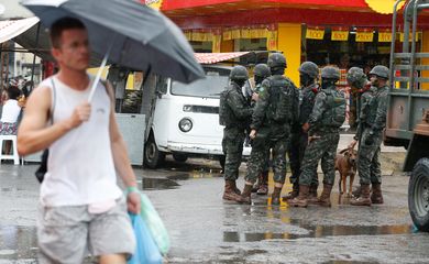 Rio de Janeiro - Forças Armadas reforçam a segurança na Vila Kennedy, na zona oeste da cidade 