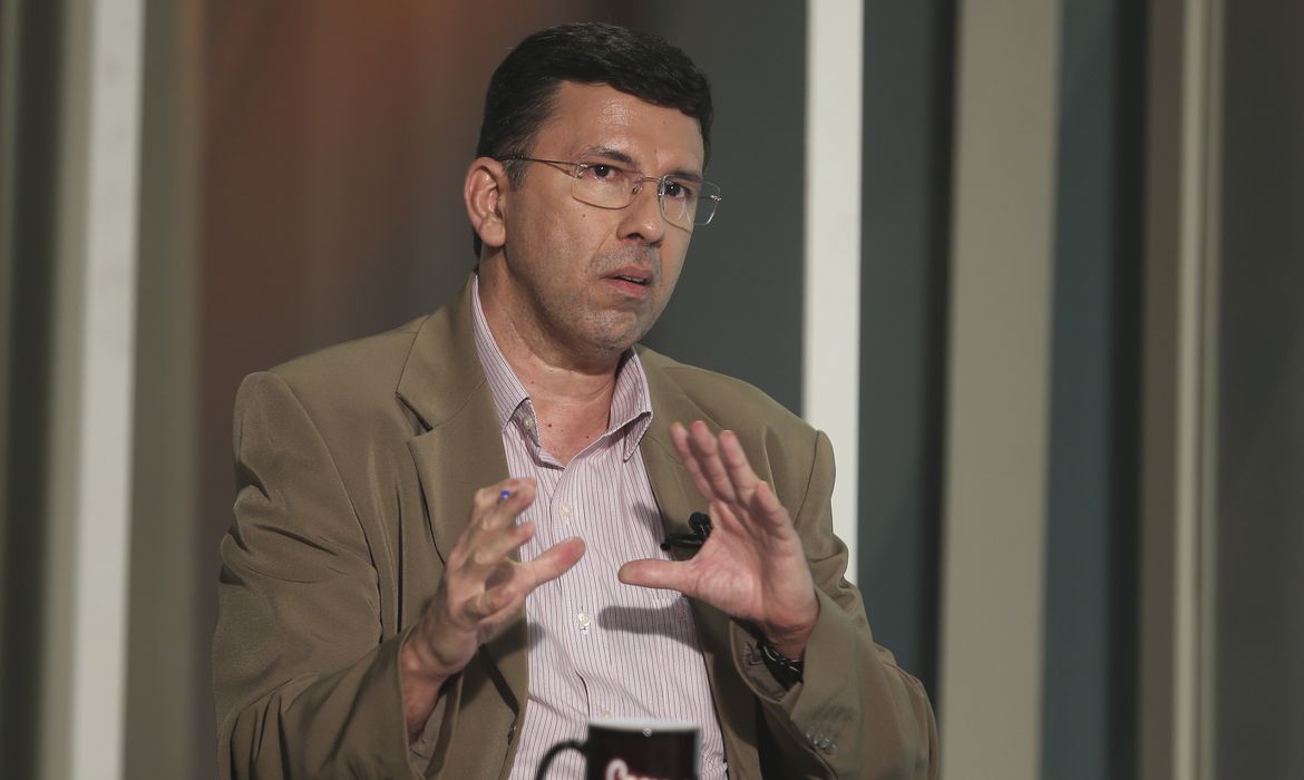 O professor e historiador Cesar Ornellas participa do programa Sem Censura, na TV Brasil
