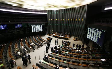 Brasília - Plenário durante discussão da autorização ou não da abertura do processo de impeachment da presidenta Dilma Rousseff, no plenário da Câmara dos Deputados (Fabio Rodrigues Pozzebom/Agência Brasil)