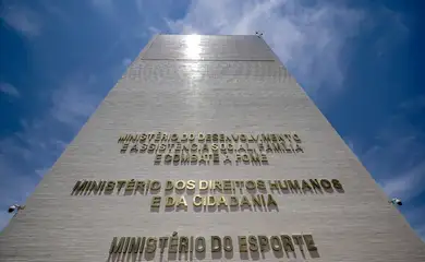 Brasília (DF), 11/10/2023, Prédio do Ministério do Desenvolvimento e assistência social, Família e Combate à Fome, Ministério dos Direitos Humanos e da Cidadania e ministério dos Esportes, na Esplanada dos MInistérios em Brasília.  Foto: Rafa Neddermeyer/Agência Brasil