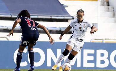 A atacante Giovana Crivelari, do Corinthians, foi convocada de última hora.