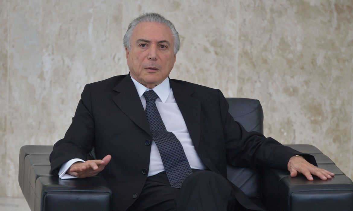 Brasília - O presidente interino Michel Temer recebe em cerimônia no Palácio do Planalto, credenciais de seis embaixadores  (José Cruz/Agência Brasil)