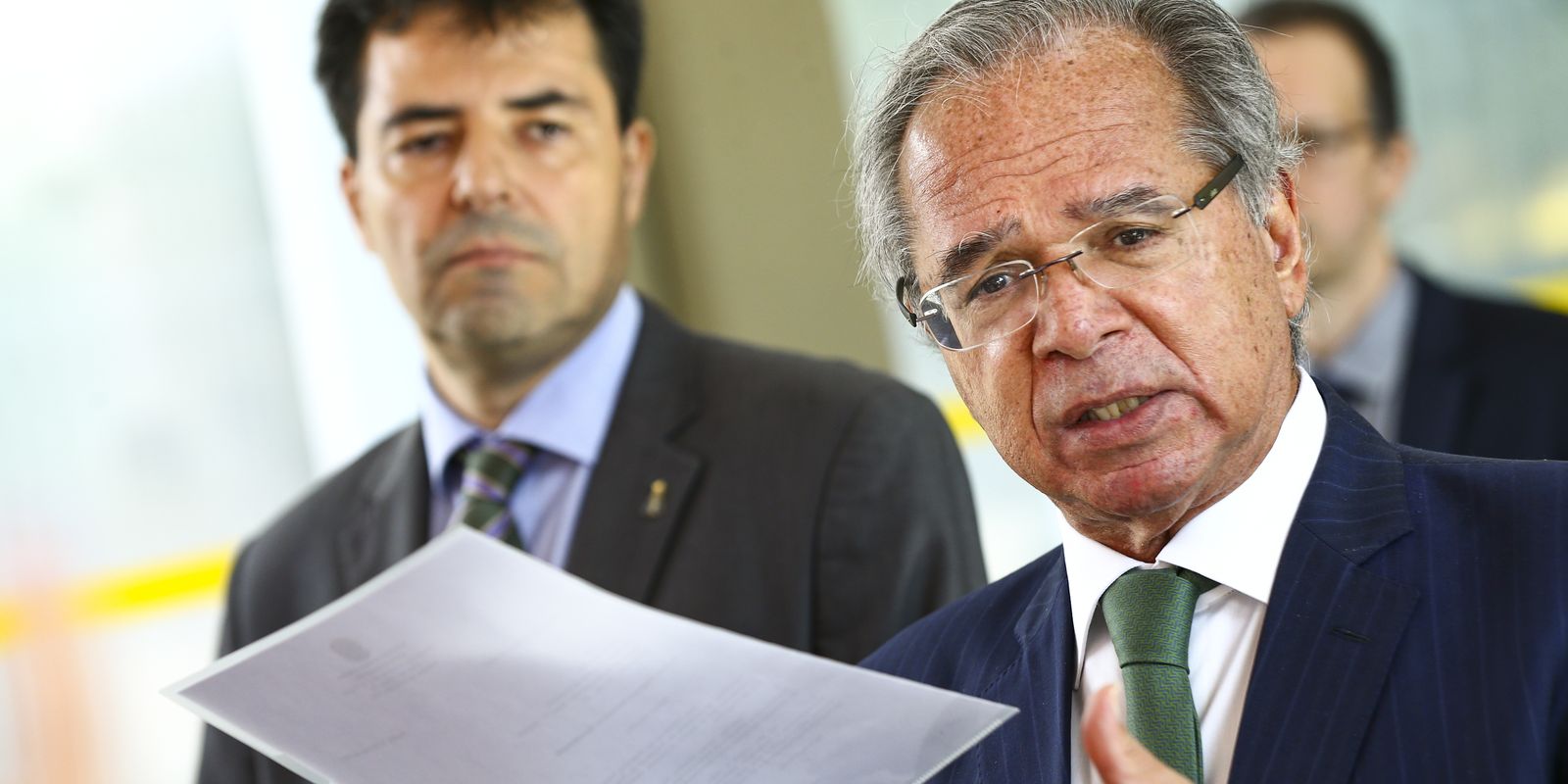 Ministro entrega estudos de privatização da PPSA e da Petrobras