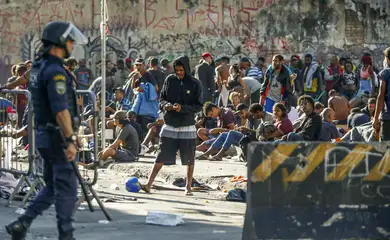São Paulo (SP), 24/06/2024 - Prefeitura e governo instalam grades na Cracolândia e delimitam espaço de usuários de drogas. Gradil foi colocado na Rua dos Protestantes na terça-feira (18). Um dos objetivos das gestões é liberar parte da via para o trânsito de carros de segurança e de saúde.
Foto: Paulo Pinto/Agência Brasil