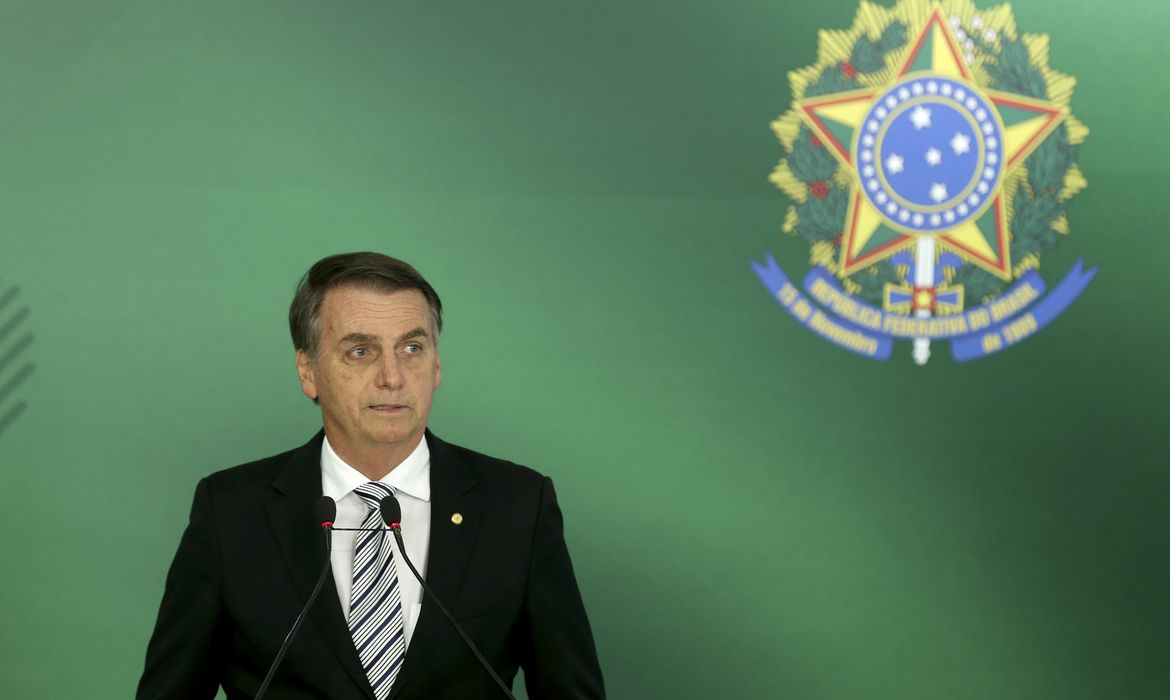 O presidente eleito Jair Bolsonaro faz pronunciamento após reunião com o presidente Michel Temer, no Palácio do Planalto.