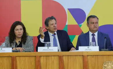 Brasília (DF) 28/11/2024 Os ministros, Esther Dweck (Gestão), Fernando Haddad (Fazenda), Rui Costa (Casa Civil), durante coletiva para explicar o pacote de corte gastos do governo Foto: Fabio Rodrigues-Pozzebom/ Agência Brasil