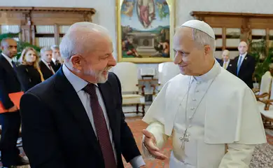 Presidente da República, Luiz Inácio Lula da Silva, durante audiência com Sua Santidade o Papa Leão XIV. Biblioteca do Palácio Apostólico, Vaticano.
Foto: Ricardo Stuckert / PR