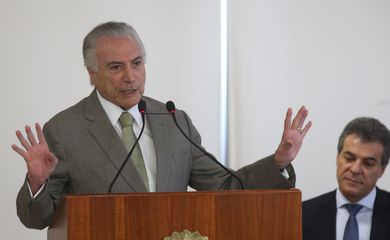 Brasília - O presidente Michel Temer participa da assinatura de contratos do Programa Saneamento para Todos (Sanepar) (Antônio Cruz/Agência Brasil)