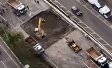 Cratera reabre e causa congestionamento na Marginal do Tietê em SP