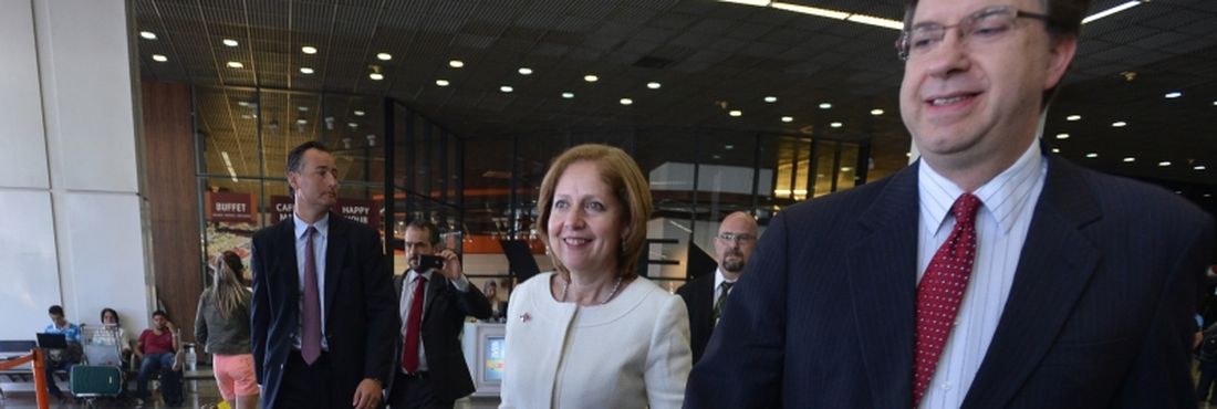 A nova embaixadora dos Estados Unidos no Brasil, Liliana Ayalde, chega a Brasília