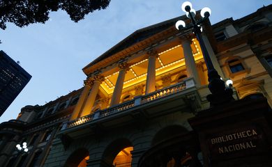 Fachada da Biblioteca Nacional no Rio de Janeiro é restaurada