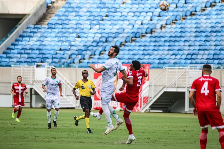 Floresta busa empate no segundo tempo para garantir acesso à Série C