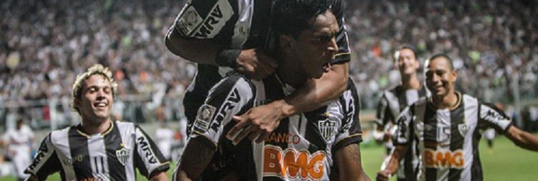 Ronaldinho e Jô do Atlético-MG
