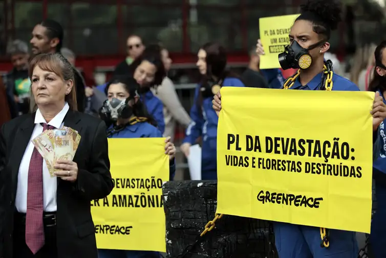 Paulo Pinto/Agência Brasil São Paulo (SP), 07/06/2025. Ato do Greenpeace no MASP contra o PL 2159. Foto: Paulo Pinto/Agência Brasil