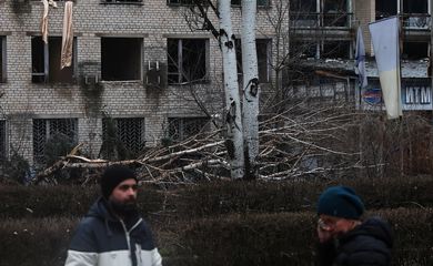 Prédio de universidade danificado por ataque russo em Kramatorsk, na Ucrânia