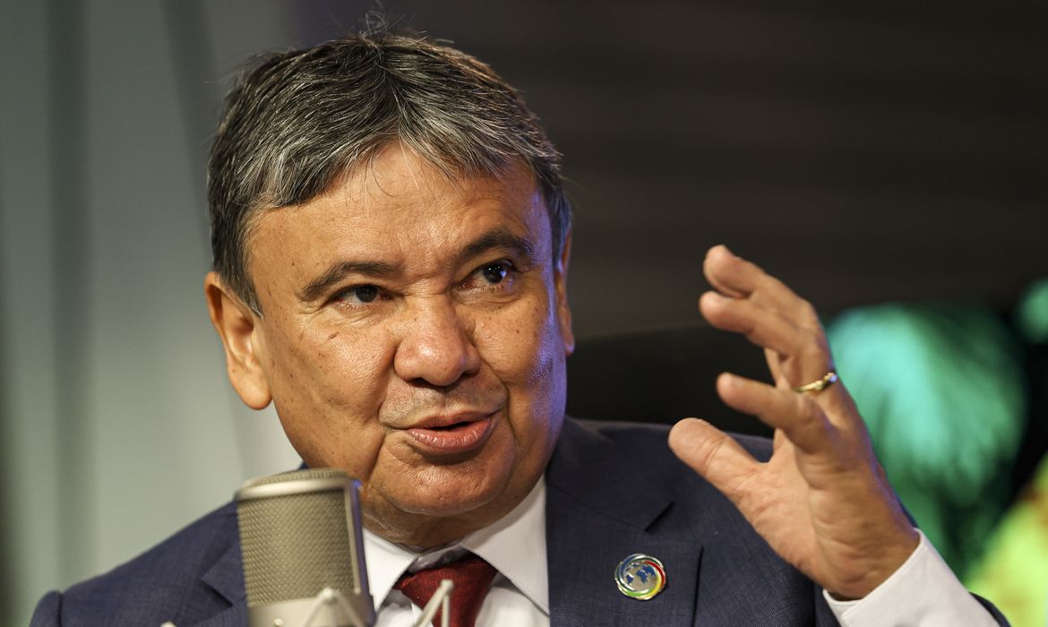 Ministro diz que 1,5 milho de brasileiros deixaram pobreza em 2024