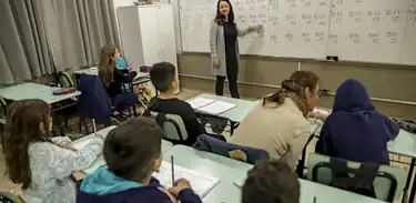 Professor em sala de aula 