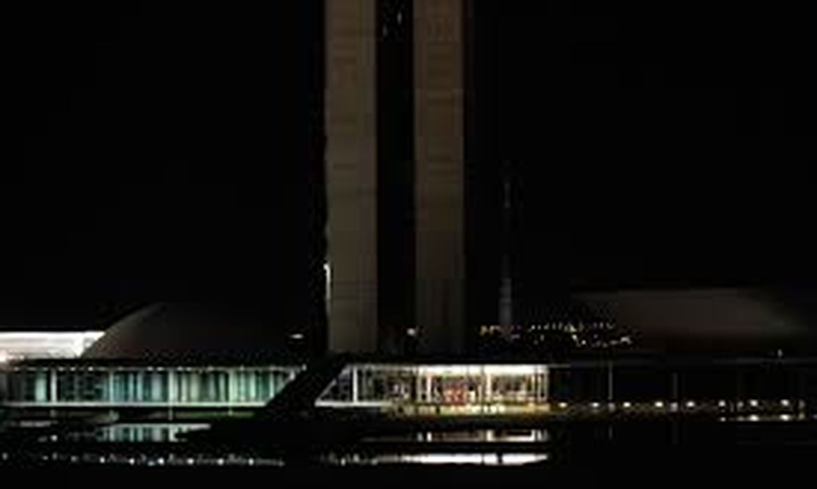 O Congresso Nacional é um dos monumentos que apagaram as luzes como parte da mobilização da Hora do Planeta, liderada pela ONG WWF (Elza Fiuza/Agência Brasil)