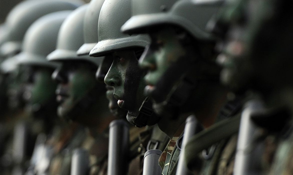 Forças armadas no desfile cívico-militar de 07 de setembro na Esplanada dos Ministérios