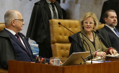 Brasília - Ministra do STF Rosa Weber durante sessão para julgar o habeas corpus no qual a defesa do ex-presidente Lula tenta impedir eventual prisão após o fim dos recursos na segunda instância da Justiça Federal (Antonio Cruz/Agência