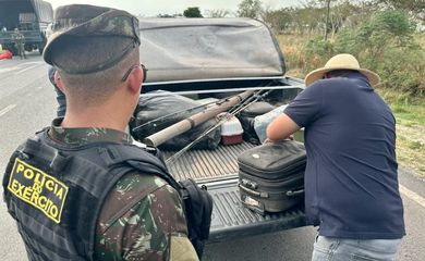 Ministério da Defesa inicia Operação Ágata Oeste, de combate a crimes na fronteira com Bolívia e Paraguai. 