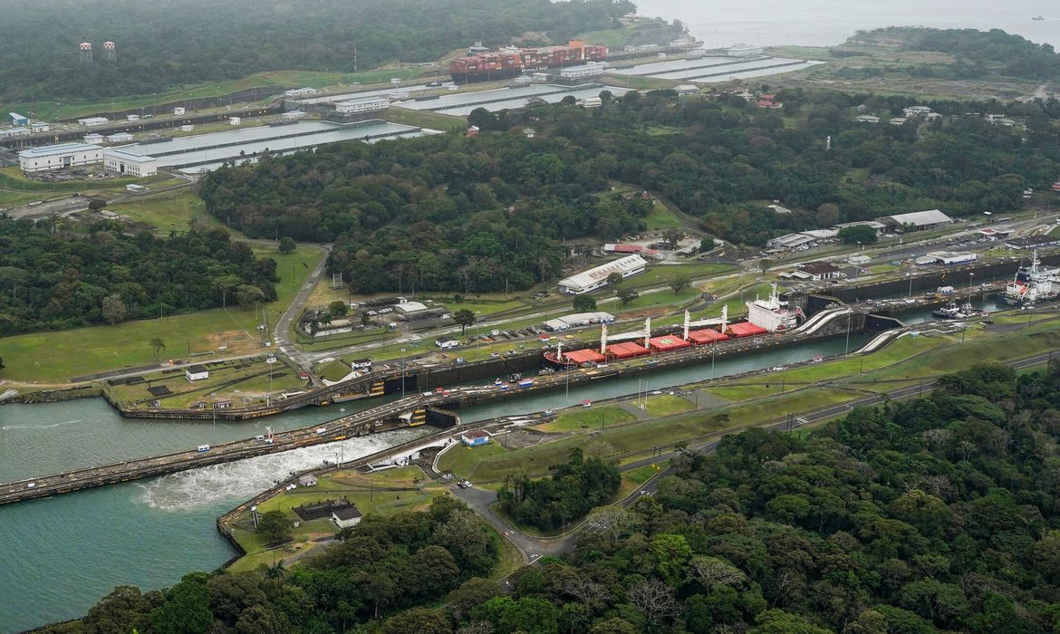 An aerial view shows a cargo ship transiting through the Gatun locks at the Panama Canal as U.S. President Donald Trump plans to regain control of the Canal, in Colon, Panama, February 1, 2025. REUTERS/Enea Lebrun
