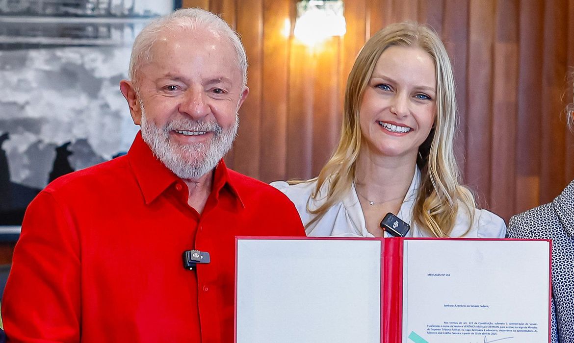 Brasília (DF), 08/03/2025 - Presidente da República, Luiz Inácio Lula da Silva, encaminha para apreciação do Senado Federal o nome da Sra. Verônica Abdalla Sterman, para exercer o cargo de Ministra do Superior Tribunal Militar. Foto: Ricardo Stuckert/PR