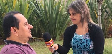 Jairo Marques e a apresentadora Fernanda no Programa Especial