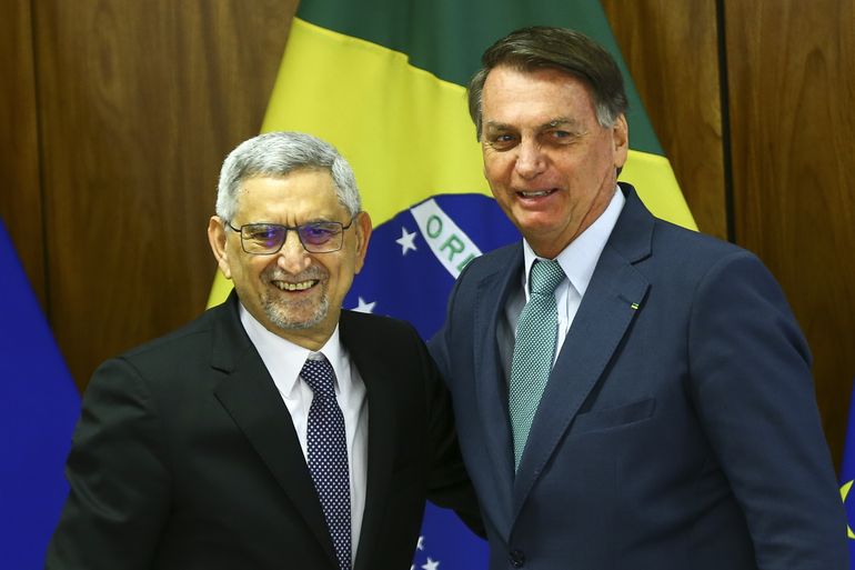 O presidente Jair Bolsonaro e o presidente de Cabo Verde, Jorge Carlos Fonseca, durante declaração no Palácio do Planalto.