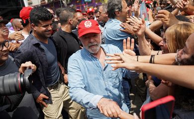 Ex-presidente Lula faz campanha em São Bernardo do Campo