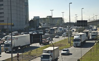 Trânsito congestionado na Marginal do Tietê