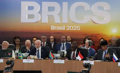 Rio de Janeiro (RJ), 07/07/2025 - O presidente do Brasil, Luiz Inácio Lula da Silva  e autoridades durante abertura da plenária Meio ambiente, COP 30 e saúde global, no BRICS, no Museu da Arte Moderna do Rio de Janeiro (MAM-RJ). Foto: Tomaz Silva/Agência Brasil