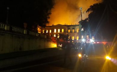 Incêndio atinge Museu Nacional do Rio de Janeiro, na Quinta da Boa Vista, na zona norte do Rio de Janeiro