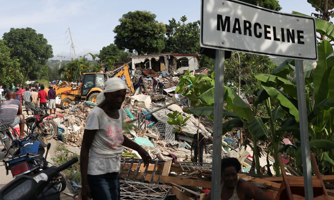 Danos de terremoto dificultam chegada de ajuda a áreas do Haiti