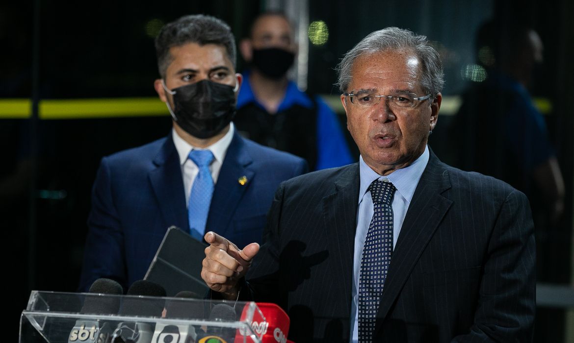 Ministro da Economia, Paulo Guedes, com o senador Marcos Rogério (Democratas/RO).