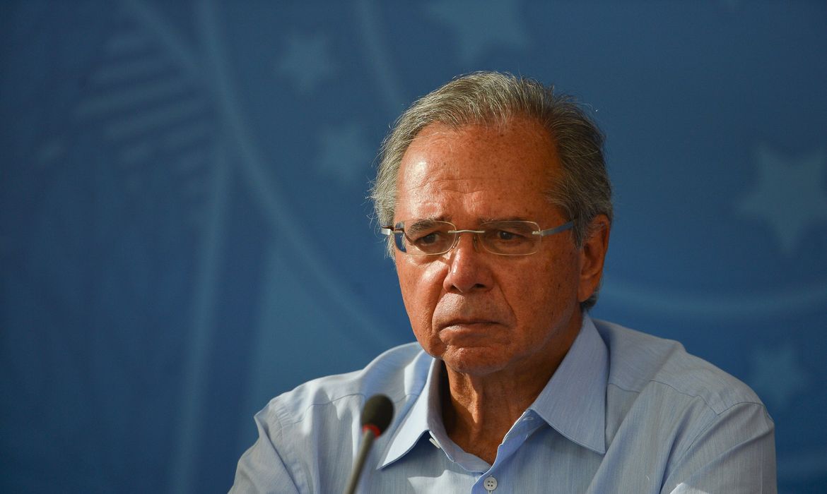 O ministro da Economia, Paulo Guedes. fala à imprensa no Palácio do Planalto