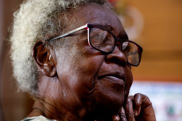 Tânia Rêgo/Agência Brasil Rio de Janeiro (RJ), 25/06/2025 - Anazir Maria de Oliveira, conhecida como Dona Zica, 92 anos, uma das fundadoras do Sidicato dos Trabalhadores Domésticos do Rio de Janeiro, da Central Única dos Trabalhadores(CUT) e do Partido dos Trabalhadores(PT), em sua casa. Foto: Tânia Rêgo/Agência Brasil