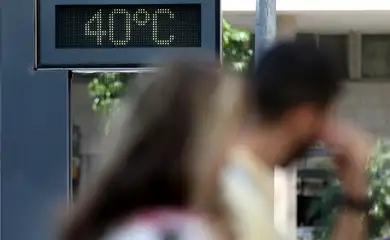 Rio de Janeiro (RJ), 24/08/2023 - Rio de Janeiro (RJ), 24/08/2023 - Termômetro, no centro da cidade, chega a marcar 40 graus em meio a forte onda de calor. Foto:Tânia Rêgo/Agência Brasil