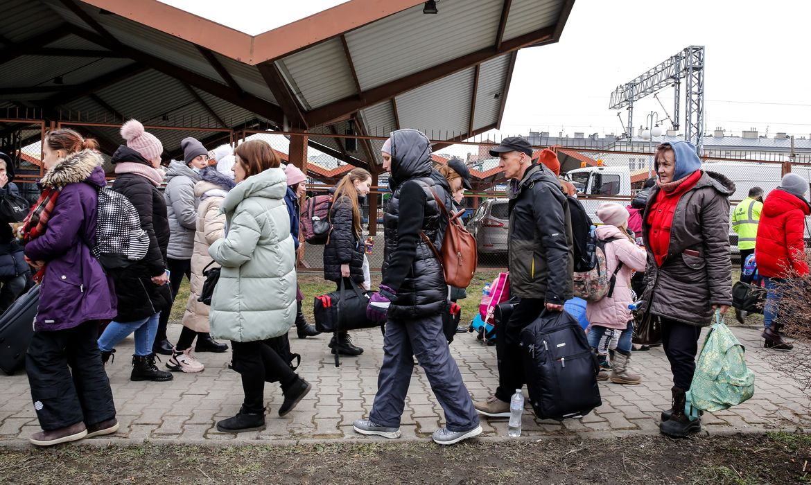 Thousands Escape Ukraine For Poland