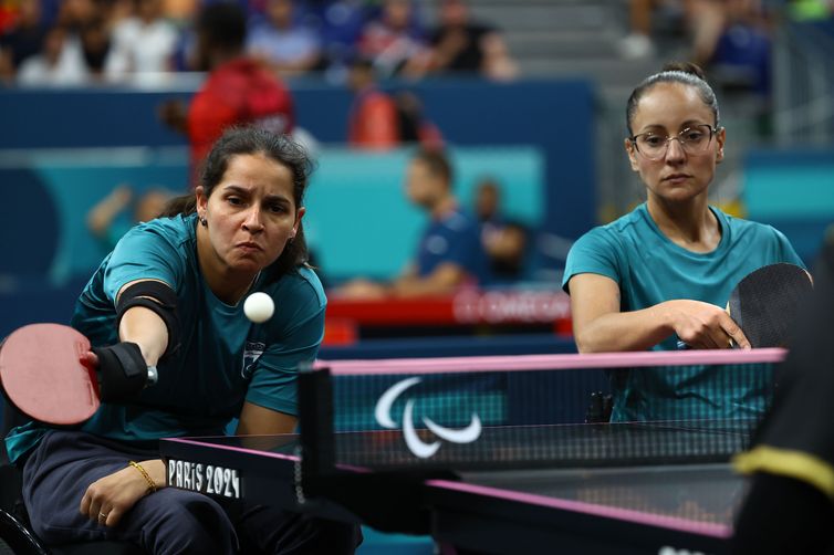 Cátia Oliveira e Joyce Oliveira avançam à semifinal e já garantem medalha nas duplas do tênis de mesa na Paralimpíada de Paris, em 29/08/2024