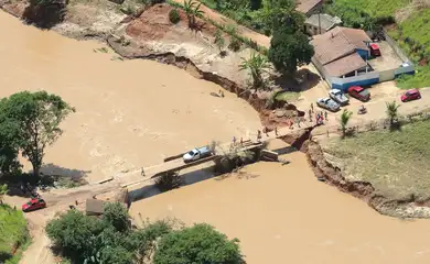 Áreas atingidas por enchentes no Estado da Bahia.