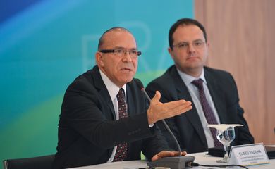 Os ministros Eliseu Padilha e Nelson Barbosa após reunião de coordenação política com a presidenta Dilma Rousseff (José Cruz/Agência Brasil)