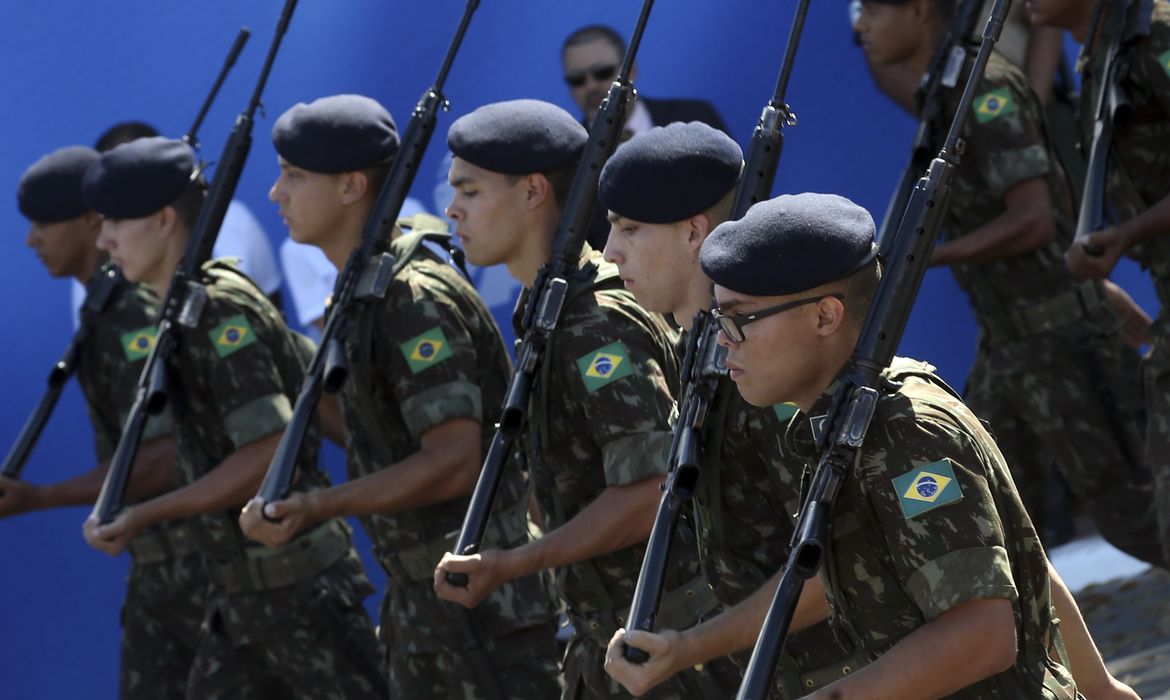 Brasília - Desfile militar durante as comemorações de 7 de Setembro, em Brasília (Antonio Cruz/Agência Brasil)