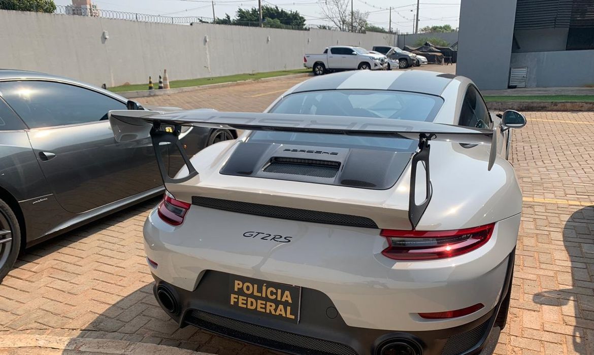 Pf Apura Suposto Esquema De Contrabando De Veiculos De Luxo No Parana Agencia Brasil